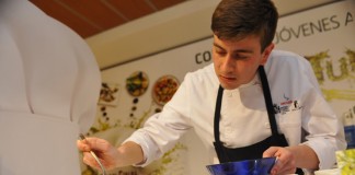 Román, de la Escuela de Hostelería de Toledo, gana «Aceituning 2016»