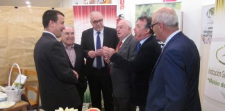 El consejero aplaude la apuesta por productos de calidad diferenciada en FERSAMA