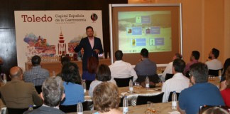 Una ‘coctelclass’ de whiskies Malta con queso manchego inaugura ‘Combinados de Corpus”