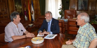 El alcalde de Talavera se solidariza con los pescadores