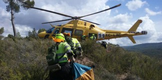 Despliegue por el incendio en un paraje de pinos de Yeste