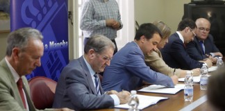 El gobierno regional firma con entidades financieras para facilitar incorporación de jóvenes agricultores