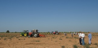 ASAJA Tomelloso celebrará concursos regionales de arada y habilidad con tractor tractores