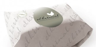 Magrama premia a mujer innovadora albaceteña por granja de huevos camperos