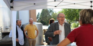 Custodio López y Lorenzo Díaz, en la vendimia de Tomelloso