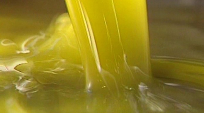 La UE reduce la producción de aceite de oliva en la campaña 2025/26, asumiendo la caída en España aceite de oliva