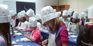 Escolares guadalajareños desayunan con imaginación gracias a Cooperativas y La Caixa