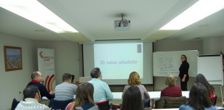 Participantes en Impulsa Agro se forman en técnicas en inglés