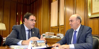 Dos presidentes Diputación quieren hablar de arreglo de caminos con consejero