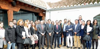 El presidente de Diputación se reúne con alumnos de “Impulsa Agro”