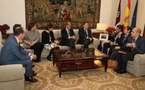 reunion-empesa-latas-bebida-2