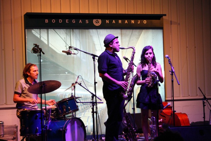 Bodegas Naranjo Las Noches concierto Andrea Motis