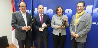 Presentan a la consejera de Economía un vino con cien polifenoles