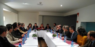 El consejero insta a cooperativas y empresas agroalimentarias a integrarse