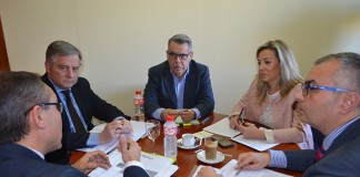 Cooperativas aborda con PP y Podemos problemática de gasolineras automáticas