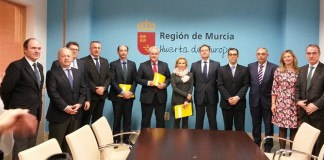 Globalcaja firma convenio con Murcia para paliar efectos lluvias sector agrario