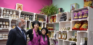 Ramos visita empresa «Gourmet Jiennense» de productos cien por cien naturales