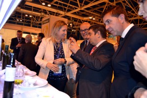 WOOE_Visitando la feria