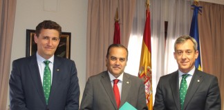 Delegado del Gobierno recibe la Memoria Anual de Caja Rural CLM