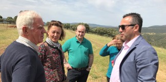 Adrián Fernández (PP) se interesa por sector primario de Navalpino y Arroba