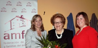 Dolores Manzano recibe Homenaje a Mujer Trabajadora de AMFAR La Solana