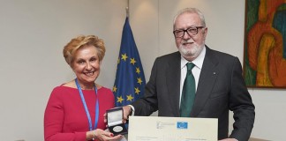 Quintanilla recibe medalla de honor de Asamblea Parlamentaria del Consejo Europa