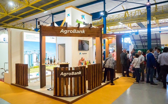 Stand de La Caixa Agrobank en Expovicaman