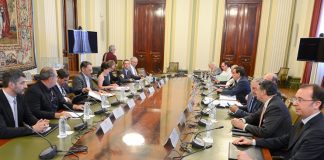 Francia y España analizan las relaciones bilaterales en el sector del vino