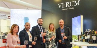 Alcaldesa Tomelloso felicita en Fenavin a las bodegas y cooperativas locales