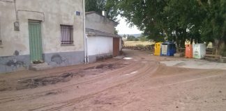 Servicios de limpieza actúan en Villanueva de los Escuderos tras tormenta