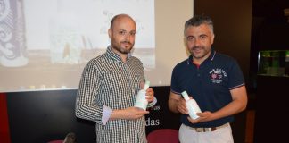 Aceite «que se sale de lo normal», embotellado en cerámica talaverana