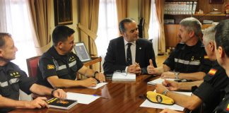 Gregorio, con el teniente UME para coordinar campaña de verano