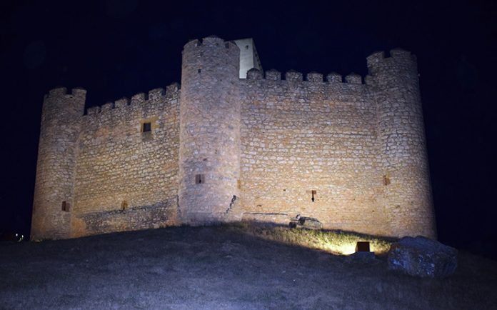 Foto Diputación IV- Latre inaugura la iluminación exterior del Castillo de Embid