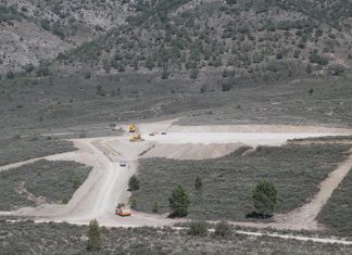 Intenta paralizar la construcción de una granja porcina en Cañete (Cuenca)