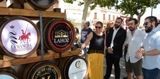 Inaugurado un conjunto escultórico alusivo al sector vinícola en Tomelloso