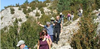 Medio centenar de personas recorrieron Sendero de la Fuente del Tejo