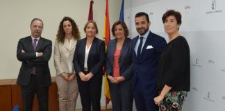 Caixabank firma convenio con Junta para adhesión a programa Financia Adelante