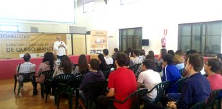 El queso manchego se acerca a alumnos de secundaria de Tomelloso