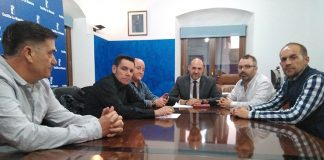 CCOO, UGT y trabajadores de De Heus buscan apoyos contra cierre