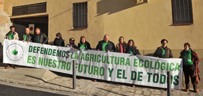 Lola Merino con los agricultores ecológicos