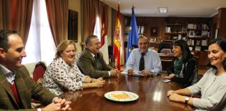 Felicita a un ganadero de Menasalbas (Toledo), recientemente premiado