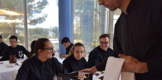 D.O.P. Méntrida muestra sus vinos a estudiantes de Universidad Laboral (Toledo)