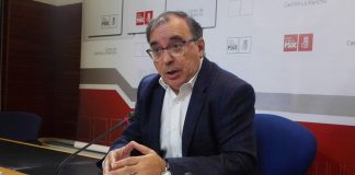 Mora (PSOE) dice a regantes de Levante que miren a desalinizadoras