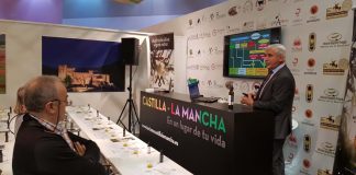 Los visitantes de FITUR saborean los aceites DOP Montes de Toledo