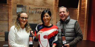 Una mujer recibe en Valdepeñas «Su peso en vino»: 55 litros