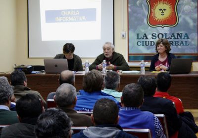 COAG-La Solana recoge firmas para instar al arreglo de caminos