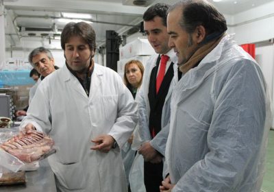 Delegado Gobierno visita dos empresas agroalimentarias en Santa Cruz del Retamar