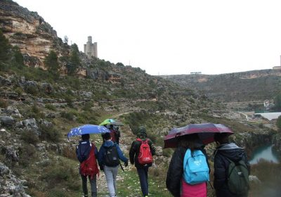 Escolares de varios municipios conquenses hacen senderismo en ‘Hoz de Alarcón’