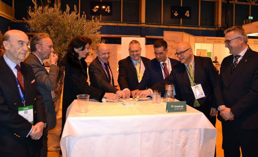 WOOE_Foto familia catando