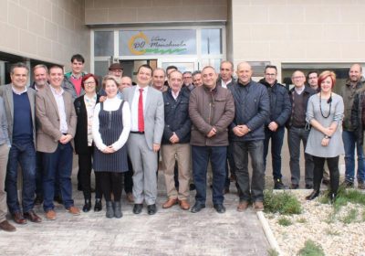 Anima a hosteleros a promocionar los vinos de la región